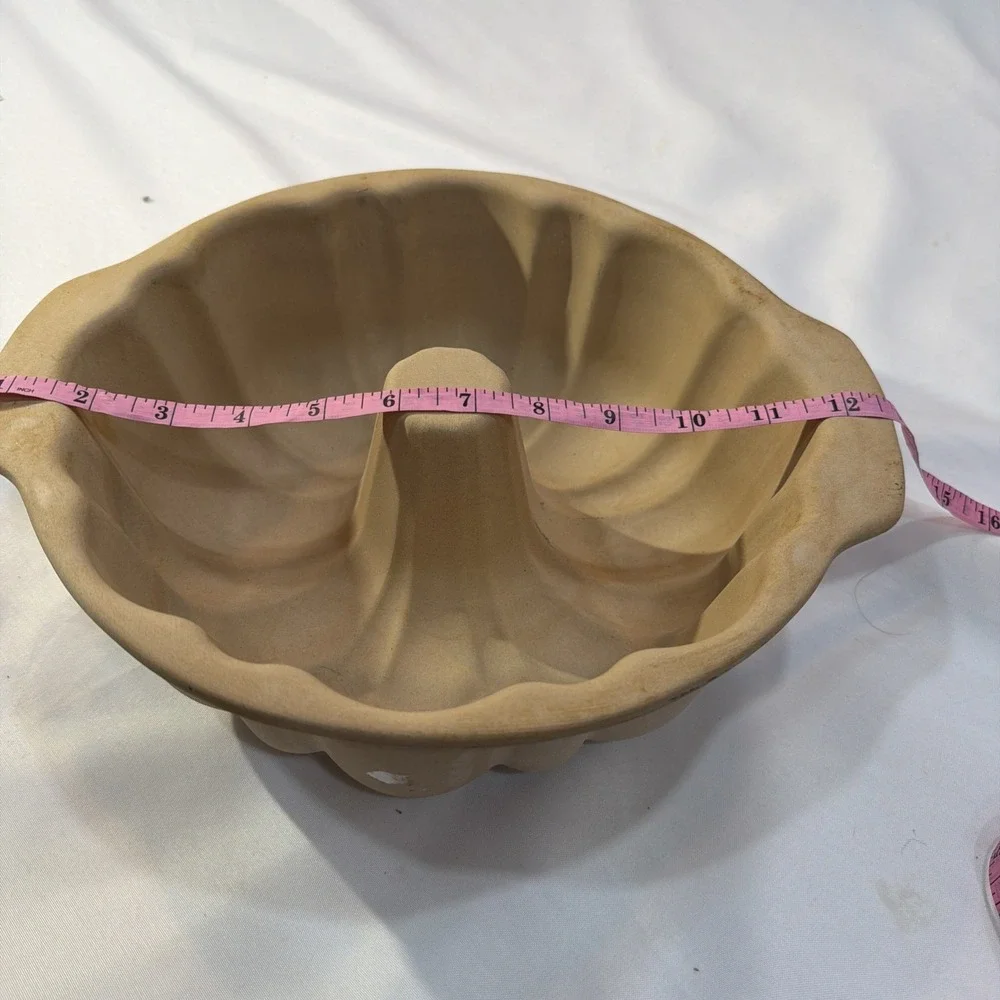 ✅The Pampered Chef‎ Stoneware Fluted bundt cake pan Dessert Baking/Cooking 24